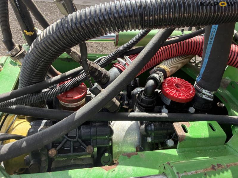 John Deere 840I sprayer 10