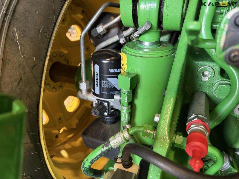 John Deere 8R 340 Signature Edition tractor 44