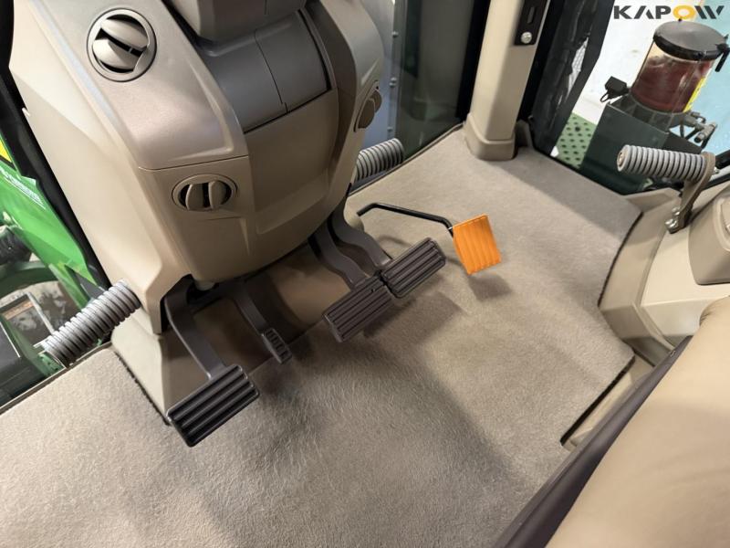 John Deere 8R 340 Signature Edition tractor 49