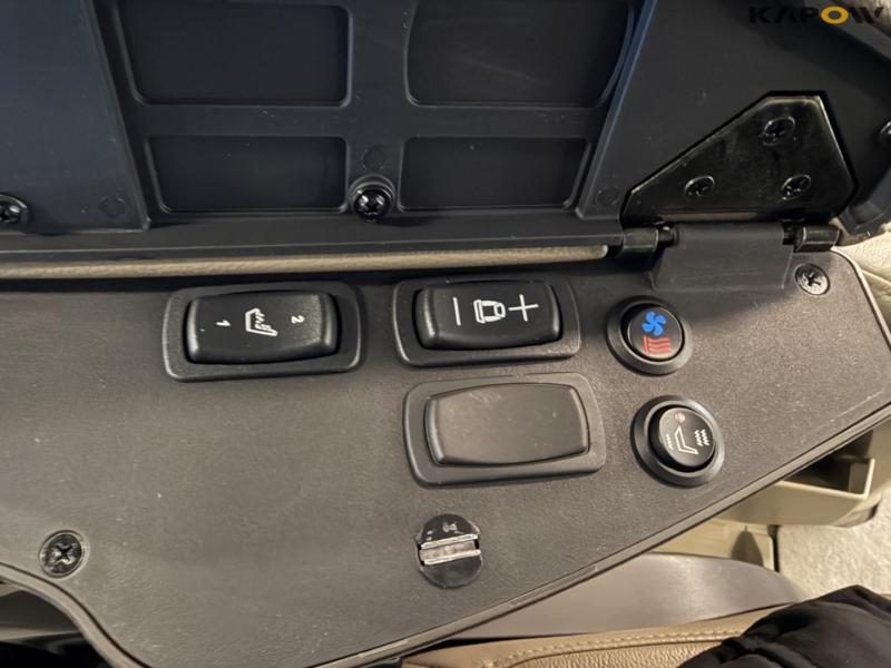 John Deere 8R 340 Signature Edition tractor 74