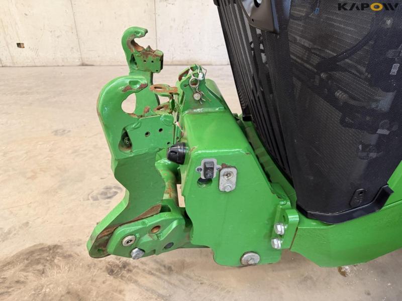 John Deere 8R 370 tractor 14