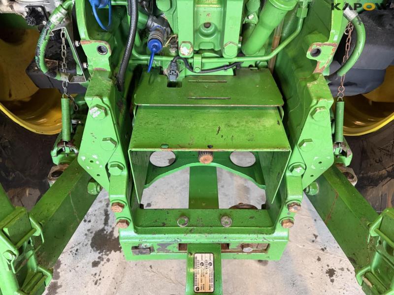 John Deere 8R 370 tractor 38