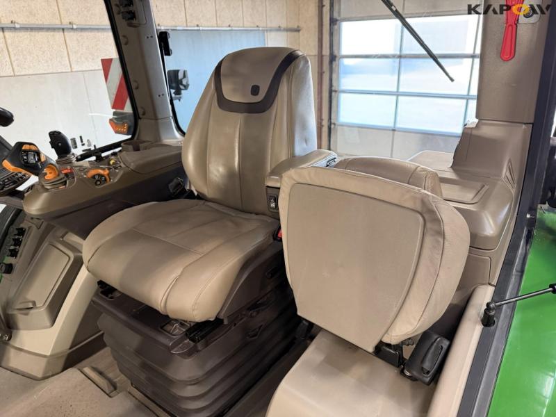 John Deere 8R 370 tractor 52