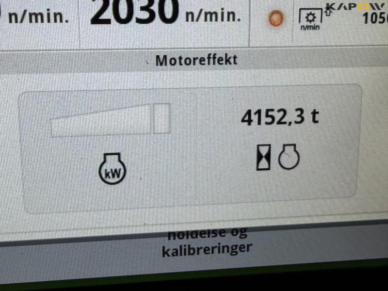 John Deere 8R 370 tractor 67