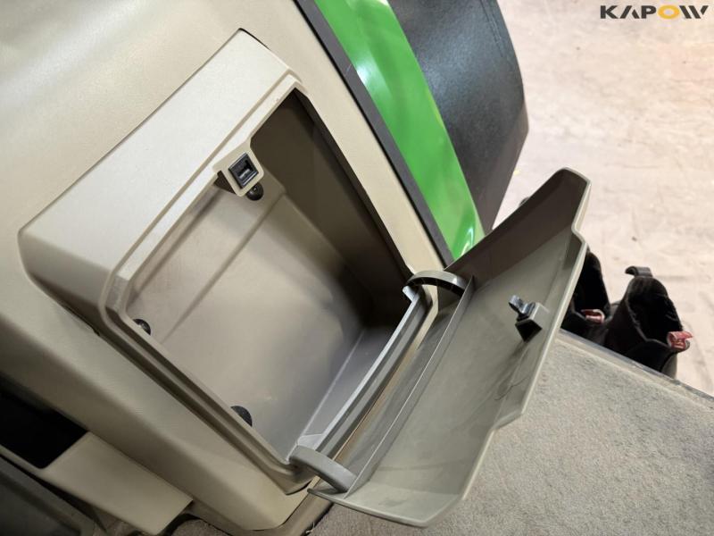 John Deere 8R 370 tractor 79