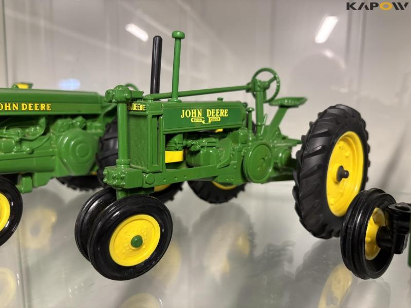 John Deere model tractors 7