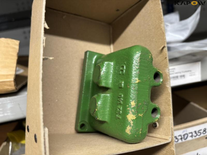John Deere spare parts - new 9