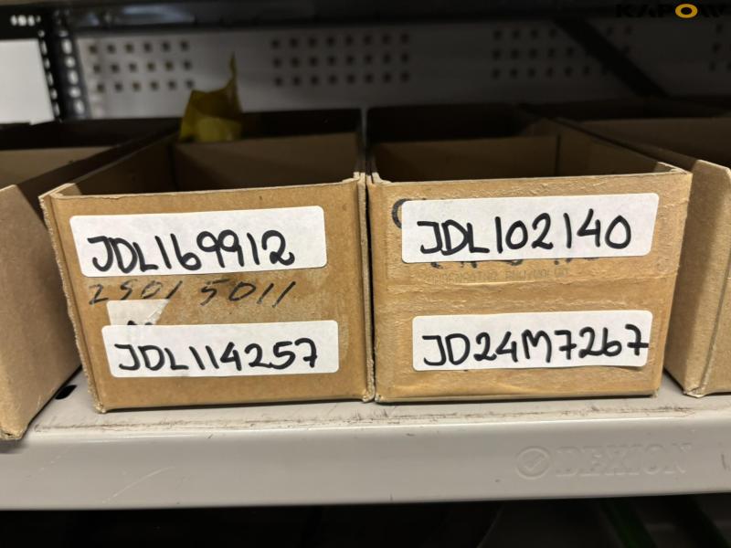 John Deere spare parts - new 31