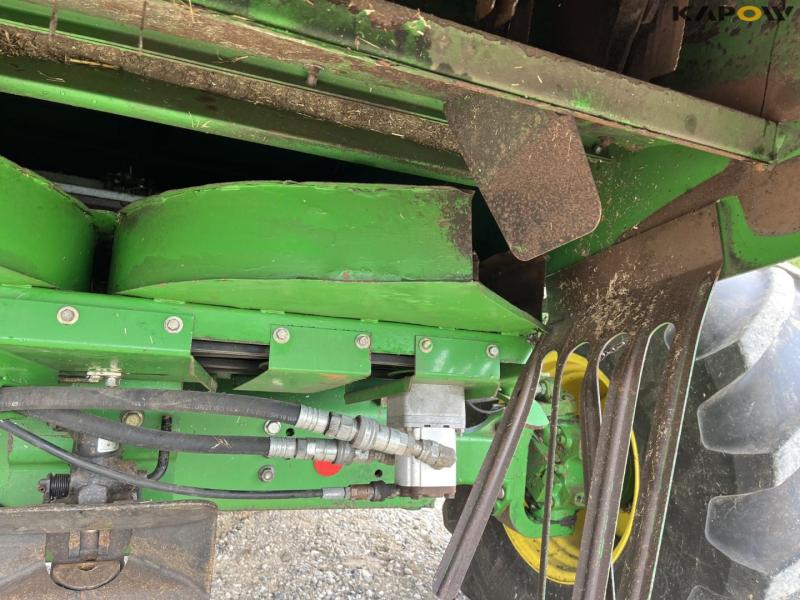 John Deere S690i combine with 630R 30-foot header 23