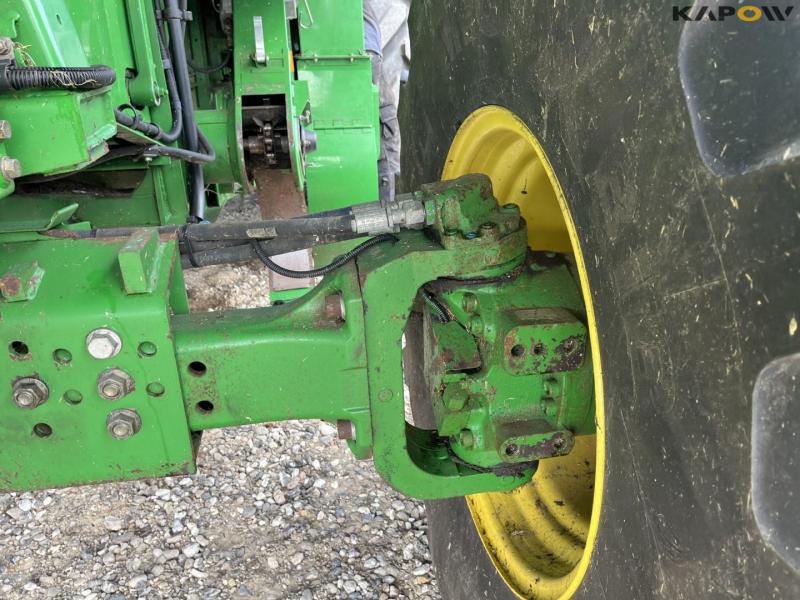 John Deere S690i combine with 630R 30-foot header 24