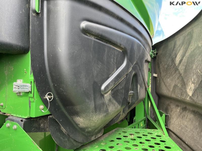 John Deere S690i combine with 630R 30-foot header 31