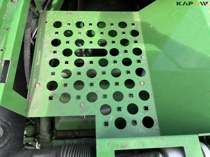 John Deere S690i combine with 630R 30-foot header 34