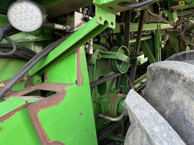 John Deere S690i combine with 630R 30-foot header 59