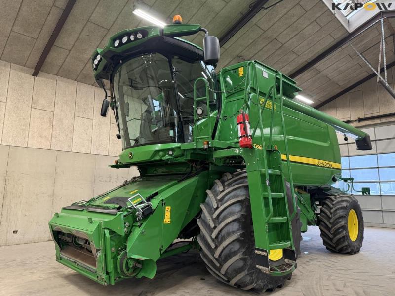 John Deere T660i with 30 foot header 1