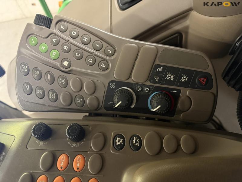 John Deere T660i with 30 foot header 33