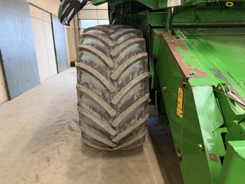 John Deere T660i with 30 foot header 58