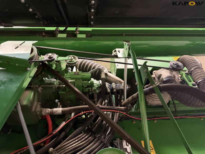 John Deere T660i combine with 30ft draper header 42