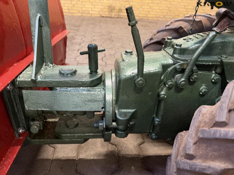 Jrus tool carrier with broom 16