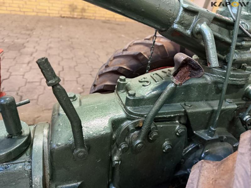 Jrus tool carrier with broom 17