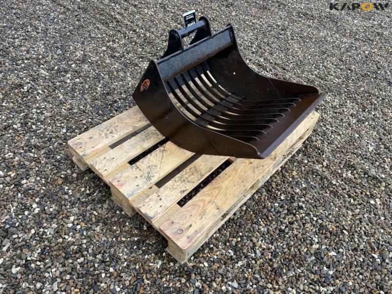 JST skeleton bucket with S40 hitch 3