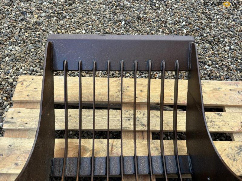 JST skeleton bucket with S40 hitch 14