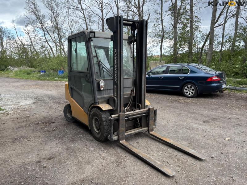 Jungheinrich 425 330ZT forklift diesel 3
