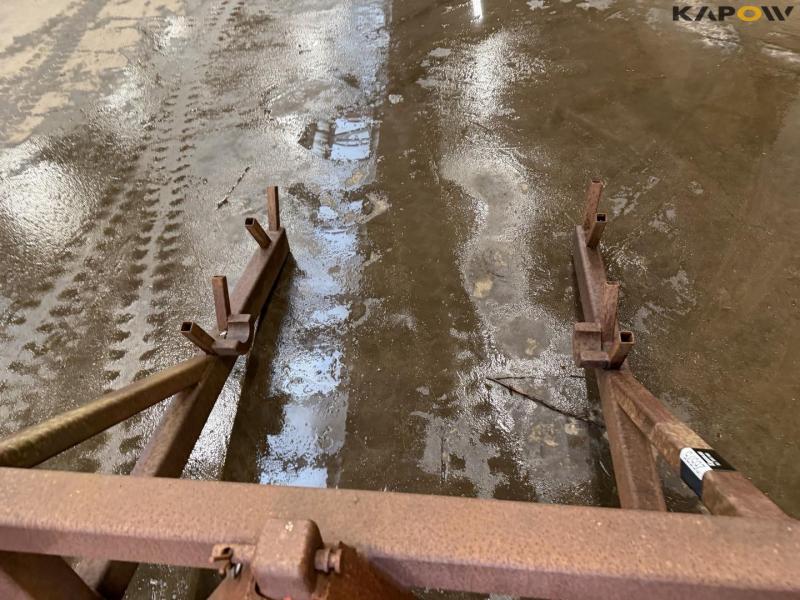 Cable spreader with A-frame 11