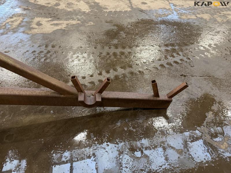 Cable spreader with A-frame 12