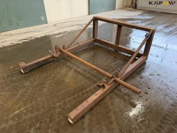 Cable spreader with three points