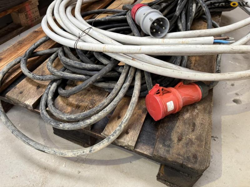 Cables 32/63A + construction switchboards 11