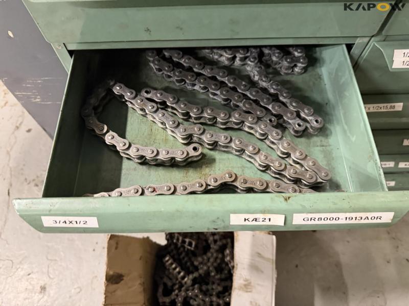Chain station with chains 61