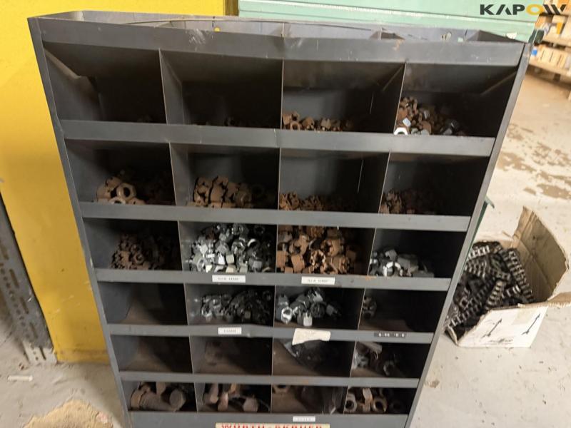 Chain station with chains 71