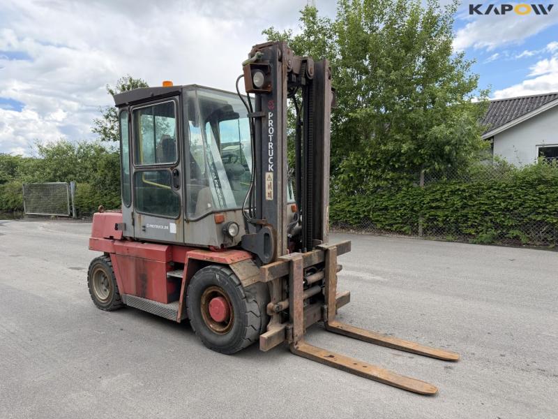Kalmar DCD556 forklift 3