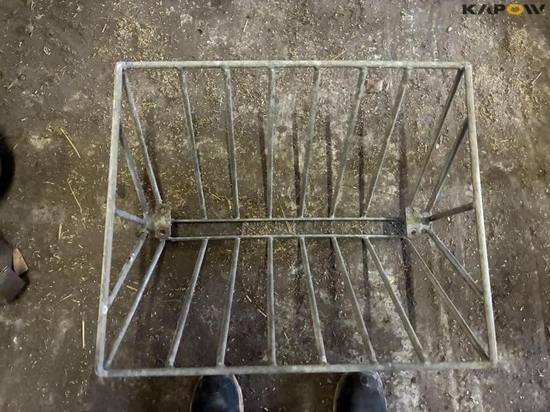 Wall-mounted calf boxes 2