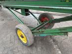 Potato planter with belt spreader 32