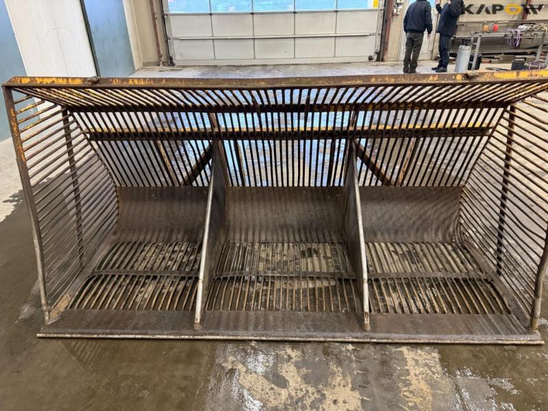 Potato shovel with Volvo hitch 11