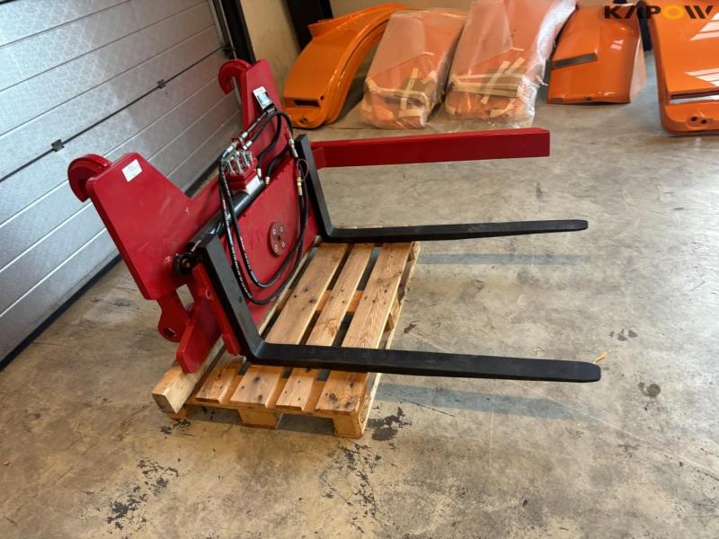 Box turner with Volvo hitch 4