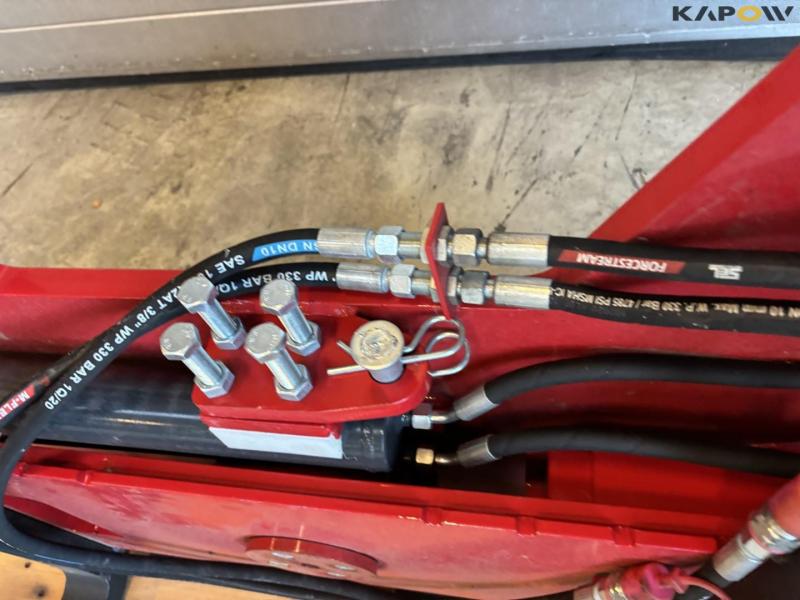 Box turner with Volvo hitch 10