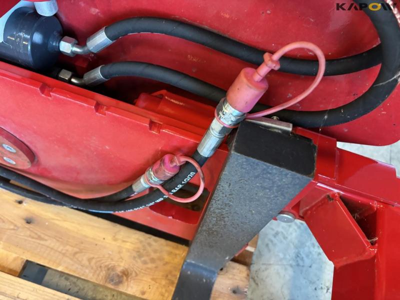 Box turner with Volvo hitch 11