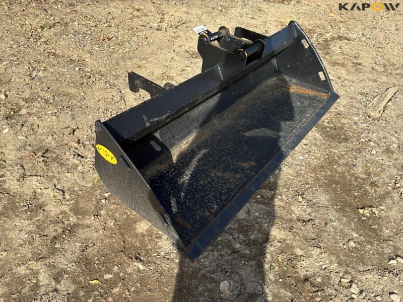 Kirk bucket with bucket holder S30/150 hitch 3