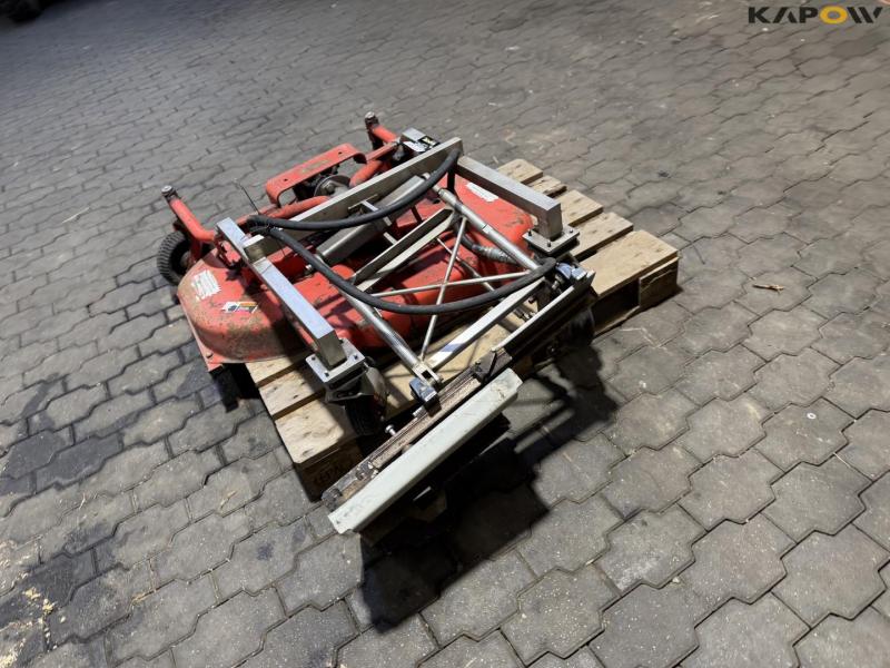 Cutting table with skid steer hitch 7