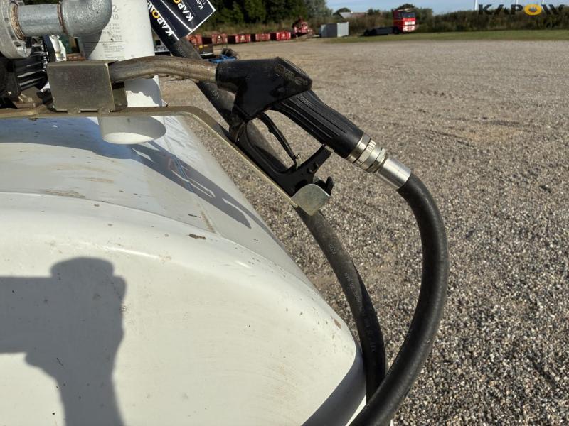 KN Beholderfabrik 2500 liter fuel tank with pump 16
