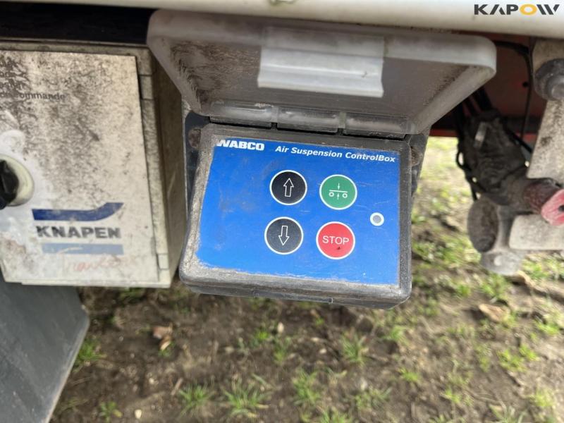 Barely 90 m3 walking floor trailer. 8