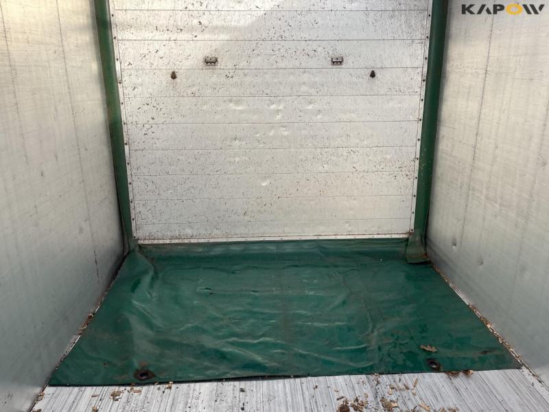 Barely 90 m3 walking floor trailer. 33