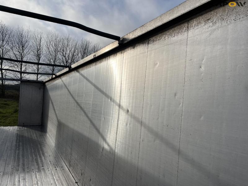 Barely 90 m3 walking floor trailer. 36