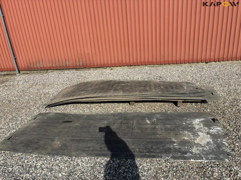 Plastic running boards 1
