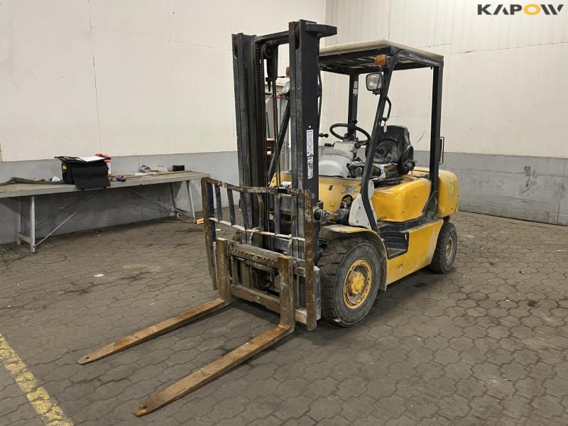 Komatsu FD25T-14 forklift 1