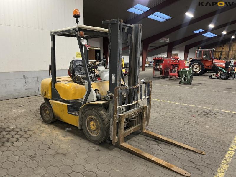 Komatsu FD25T-14 forklift 3