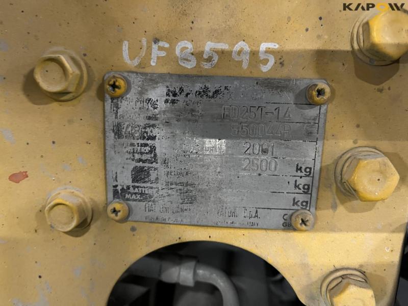 Komatsu FD25T-14 forklift 11