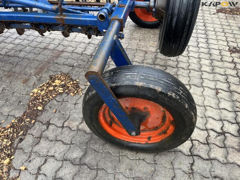 Combination set for row sowing in maize 8